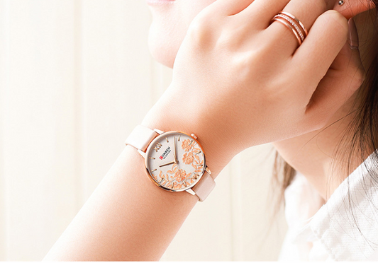 Montre Femme Curren Fleurit (Ø 32 mm) – Élégance Florale, Cuir Véritable & Détails Or Rose